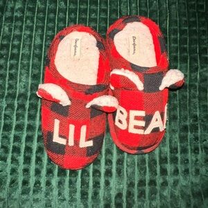 EUC ‼️❄️ Little Boys Slippers